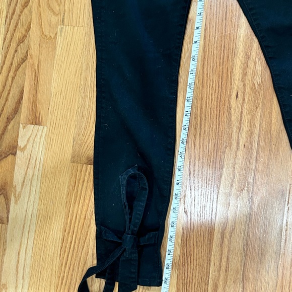 Mother high waisted tie-bow looker ankle in black 28. Out of stock in stores - Picture 5 of 10